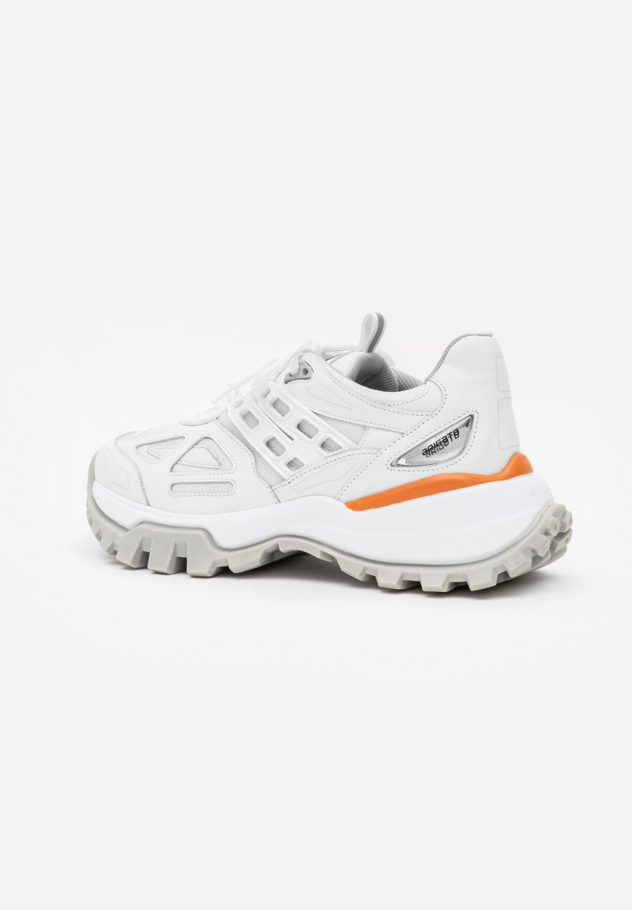 White / Orange Axel Arigato Marathon R-Tic Runner Sneakers Canada | CA1502-94